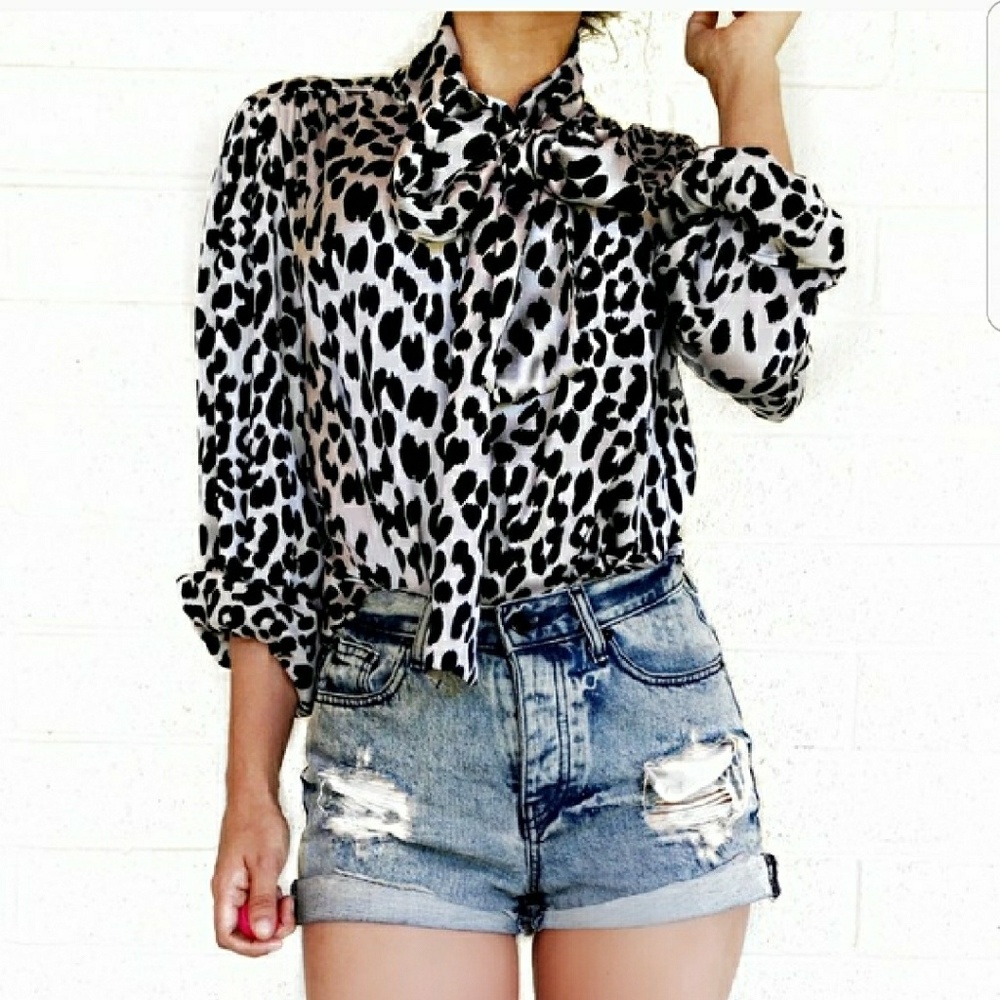 Vintage YsL pussy bow blouse so very chic